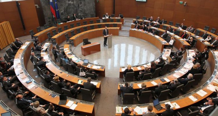 Η κυβέρνηση της Σλοβενίας υιοθέτησε πακέτο στήριξης της οικονομίας ύψους 3 δισ. ευρώ