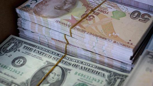 Σε δεινή θέση η Τουρκική λίρα. Τεράστια ελλείματα εμπορικού ισοζυγίου