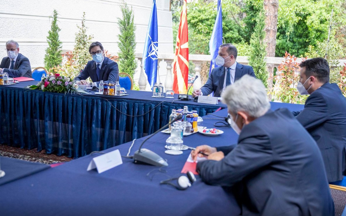 Βόρεια Μακεδονία: Χωρίς απόφαση για την ημερομηνία των εκλογών η συνάντηση των πολιτικών αρχηγών