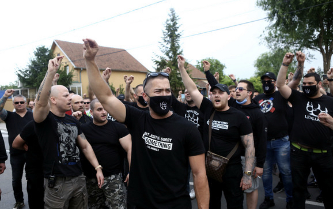 Σερβία: Ντροπιαστική διαμαρτυρία ακροδεξιών στο Κέντρο Υποδοχής Μεταναστών Obrenovac