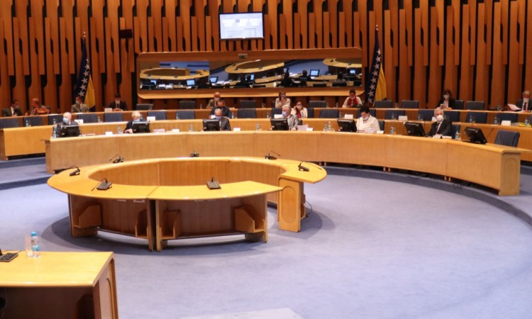 Β-Ε: Άνω και Κάτω Βουλή ψήφισαν τον κρατικό προϋπολογισμό, αλλά σε διαφορετικά κείμενα