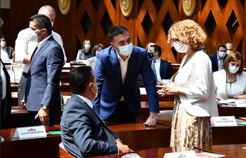 Βόρεια Μακεδονία: Ένας ο μισθός για τους Υπουργούς που είναι και βουλευτές