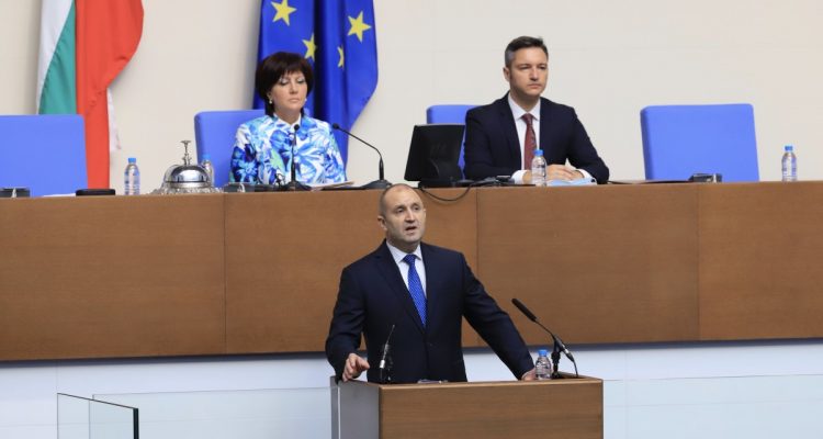 Βουλγαρία: Την παραίτηση της Κυβέρνησης ζήτησε ο Radev από το βήμα της Βουλής