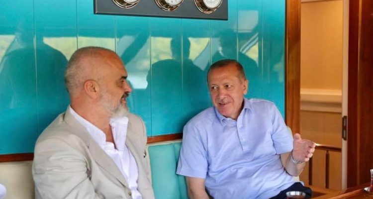 Αλβανία: Τις διμερείς σχέσεις και την αντιμετώπιση του COVID-19 συζήτησαν Rama-Erdogan στην Μαρμαρίδα