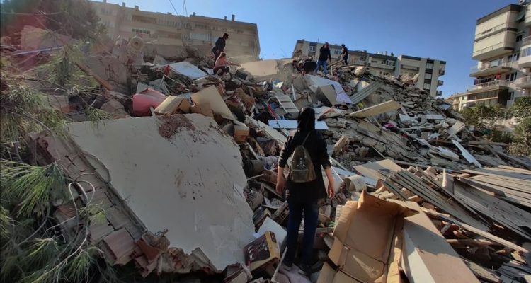 Ισχυρός σεισμός 6,7 ρίχτερ στο Ανατολικό Αιγαίο, καταστροφές σε Σμύρνη και Σάμο