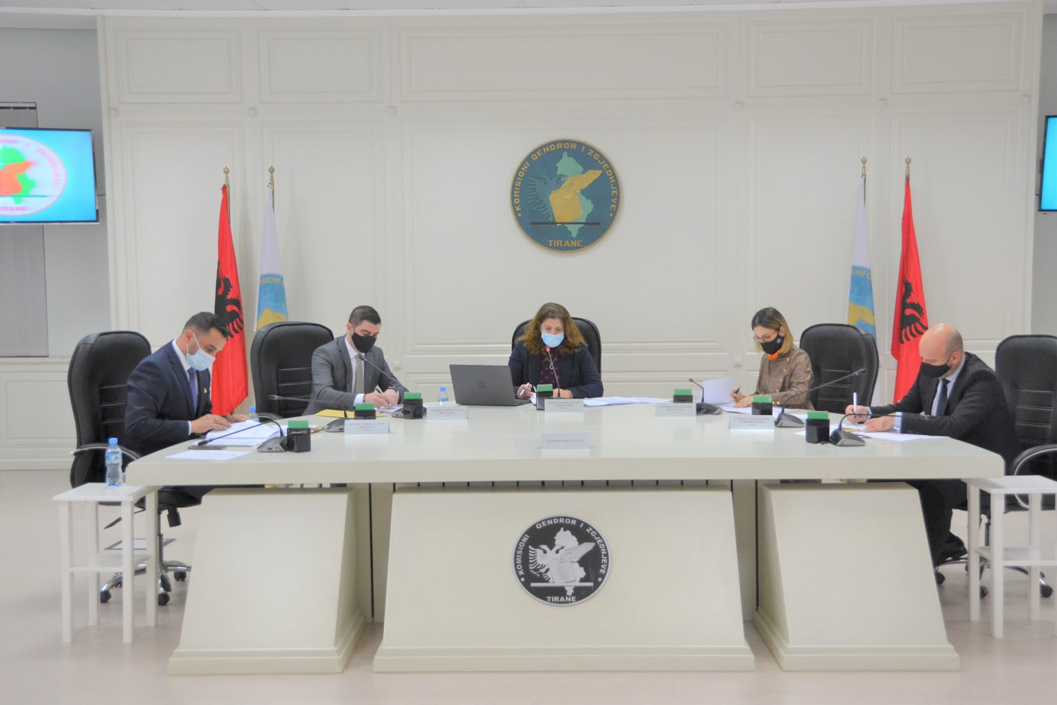 Αλβανία: Εγκρίθηκε ο τύπος των ηλεκτρονικών συστημάτων για τις εκλογές της 25ης Απριλίου