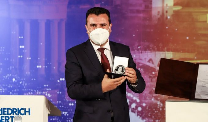 Βόρεια Μακεδονία: Απονεμήθηκε το βραβείο FES στον Zoran Zaev από τον Heiko Maas