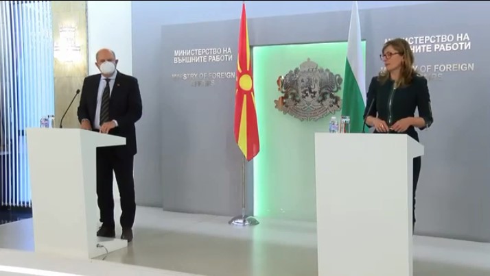 Buckovski: Δεν μπορούμε να αλλάξουμε την ιστορία, πρέπει να σκεφτούμε το μέλλον