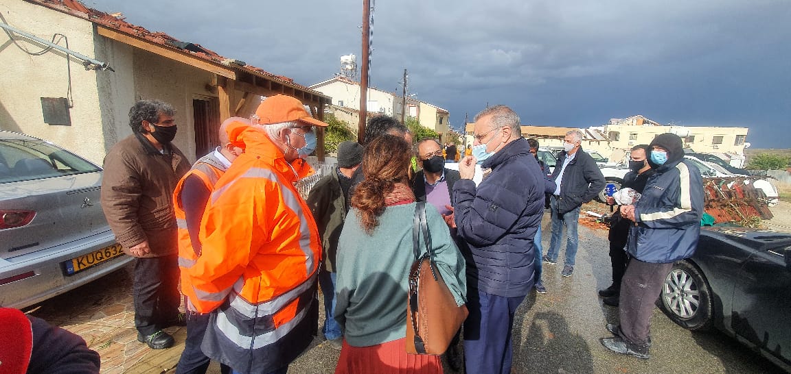 Κύπρος: Τις πληγείσες περιοχές από τον ανεμοστρόβιλο επισκέφθηκε ο Υπουργός Εσωτερικών