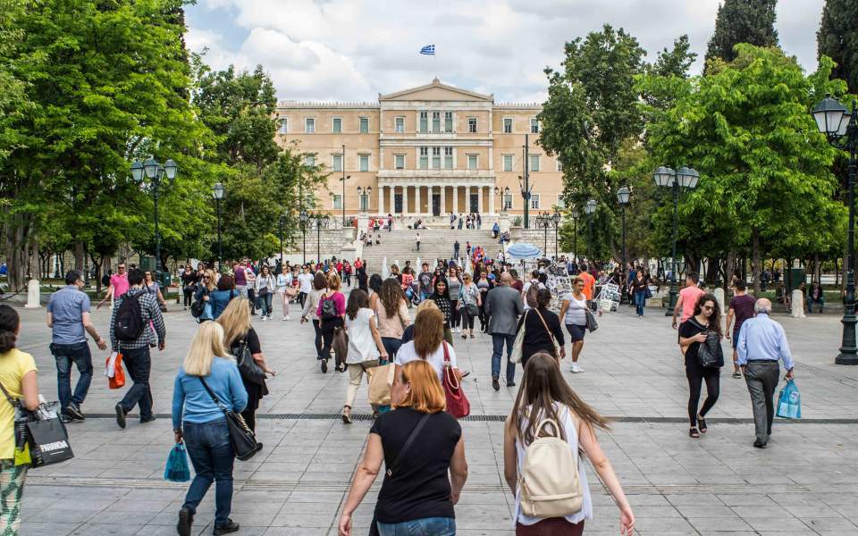 Ελλάδα: Μειωμένος κατά 0,06% εκτιμάται ο πληθυσμός σύμφωνα με την ΕΛ.ΣΤΑΤ