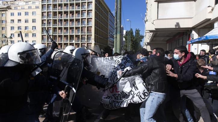 Ελλάδα: Εκ νέου απόφαση απαγόρευσης συναθροίσεων άνω των 100 ατόμων