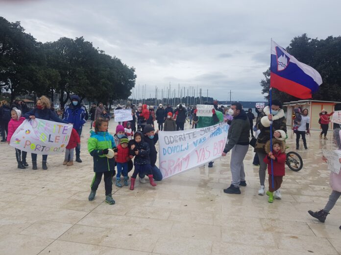 Σλοβενία: Οι γονείς ζητούν το άνοιγμα των σχολείων