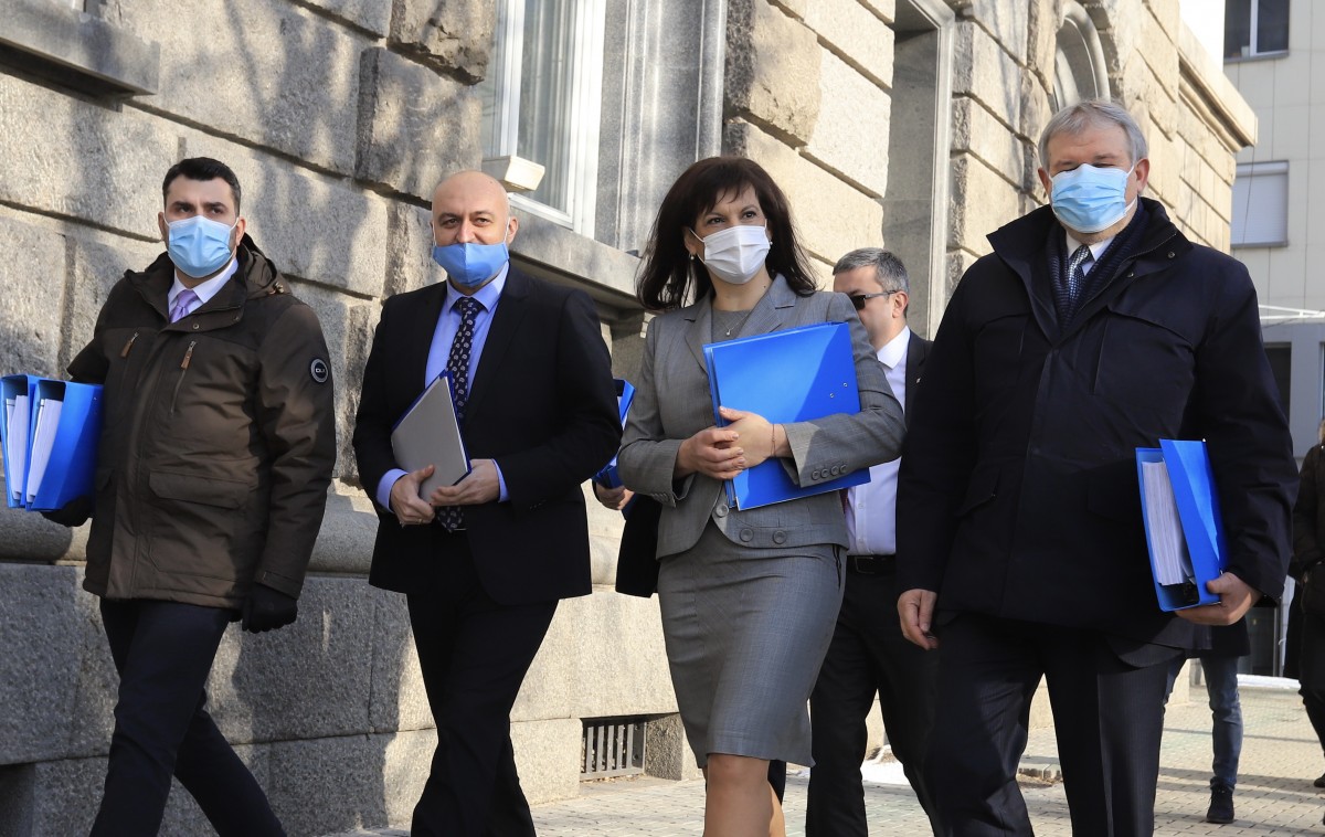 Βουλγαρία: GERB και UDF κατέθεσαν 9.999 υπογραφές για εγγραφή στην Κεντρική Εκλογική Επιτροπή