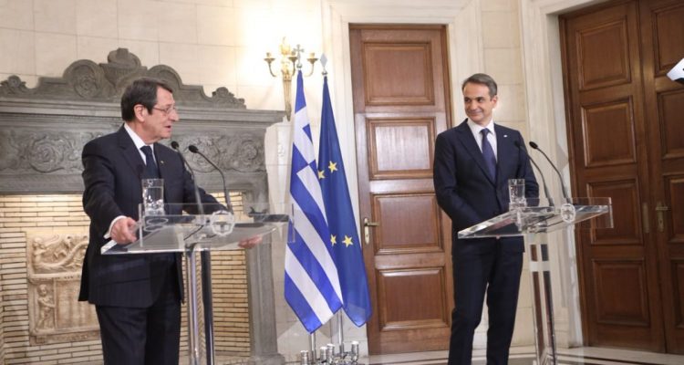 Ελλάδα: Για το Κυπριακό, τις εξελίξεις στην Ανατολική Μεσόγειο και τη Σύνοδο Κορυφή συζήτησαν Μητσοτάκης και Αναστασιάδης