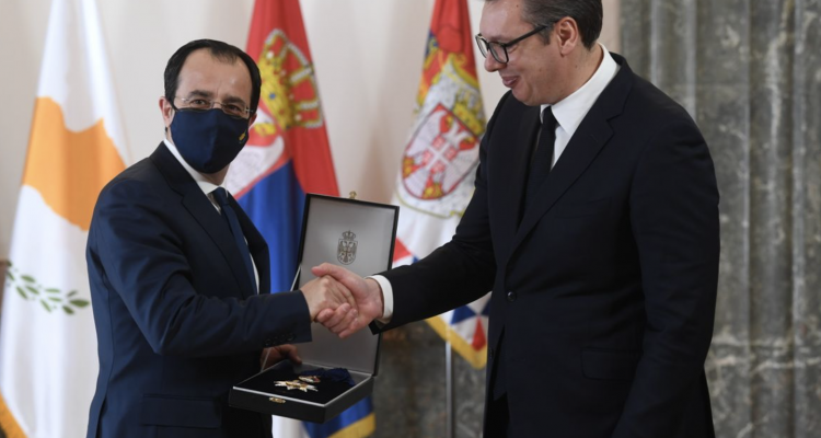 Σερβία: Ο Πρόεδρος Vučič απένειμε προσωπικά στον Χριστοδουλίδη το Μετάλλιο του Τάγματος της Σημαίας της Σερβίας