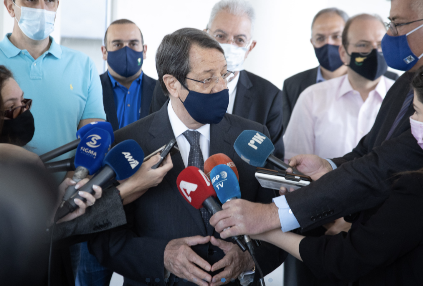 Κύπρος: Εμβολιάστηκε το Υπουργικό Συμβούλιο, έσπασε το φράγμα των 200.000 εμβολιασμών