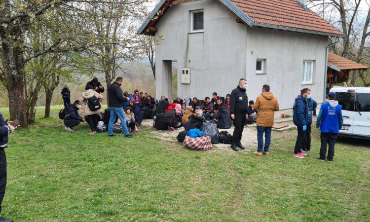 Β-Ε: Μετακίνηση μεταναστών από εγκαταλελειμμένες εγκαταστάσεις σε προσωρινά Κέντρα Υποδοχής