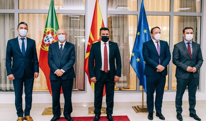 Zaev: ΟΙ προτάσεις Silva και Varhelyi είναι μια καλή βάση για λύση