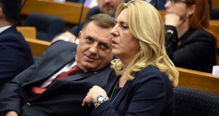 Β-Ε: Ο κυβερνών συνασπισμός της Σερβικής Δημοκρατίας ενάντια στο διορισμό του Schmidt
