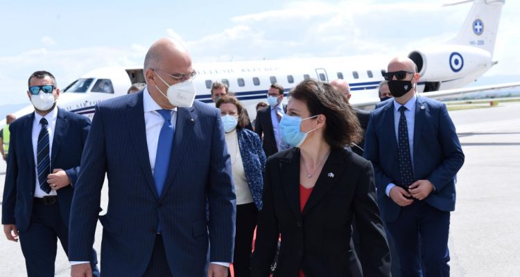 Κοσσυφοπέδιο: Με την πολιτειακή και πολιτική ηγεσία συναντήθηκε ο Δένδιας