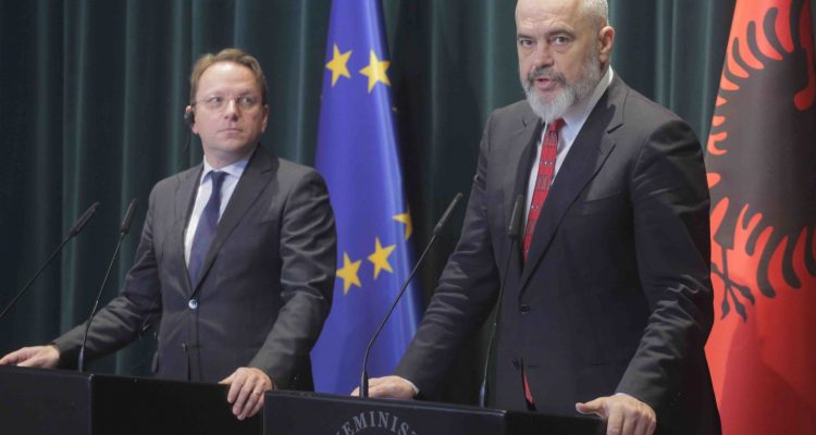 Rama και Varhelyi θα προεδρεύσουν της Συνόδου Κορυφής των Δυτικών Βαλκανίων στις 10 Ιουνίου στα Τίρανα