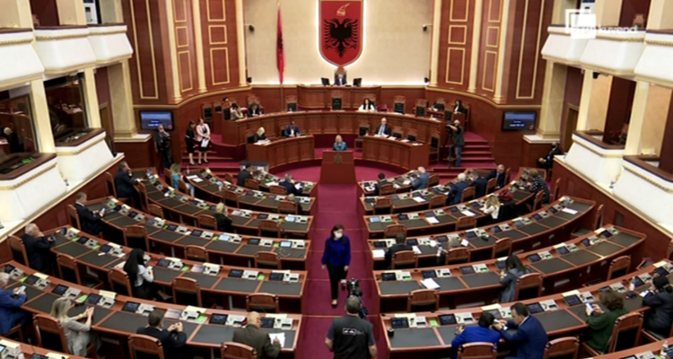 Το αλβανικό κοινοβούλιο αποπέμπει τον Πρόεδρο Ilir Meta