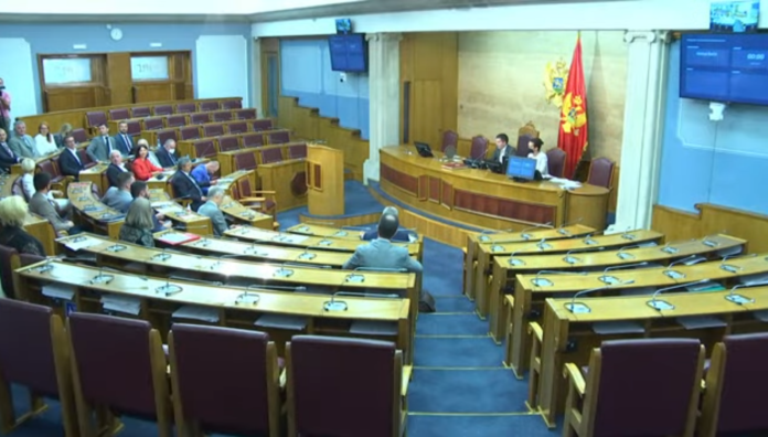 Μαυροβούνιο: Το Κοινοβούλιο ολοκληρώνει τη συζήτηση για το ψήφισμα της Σρεμπρένιτσα