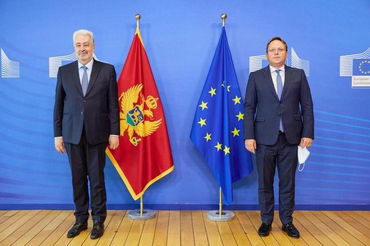 Μαυροβούνιο: Ο Krivokapić συναντήθηκε με τον Varhelyi