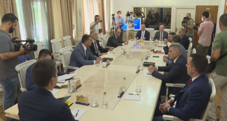 Μαυροβούνιο: Η συνάντηση των πολιτικών κομμάτων ξεκίνησε χωρίς τους εκπροσώπους του DF