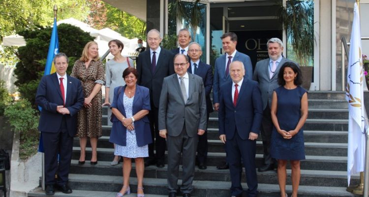 Β -Ε: Ο Schmidt ανέλαβε επίσημα το καθήκον του Ύπατου Εκπροσώπου