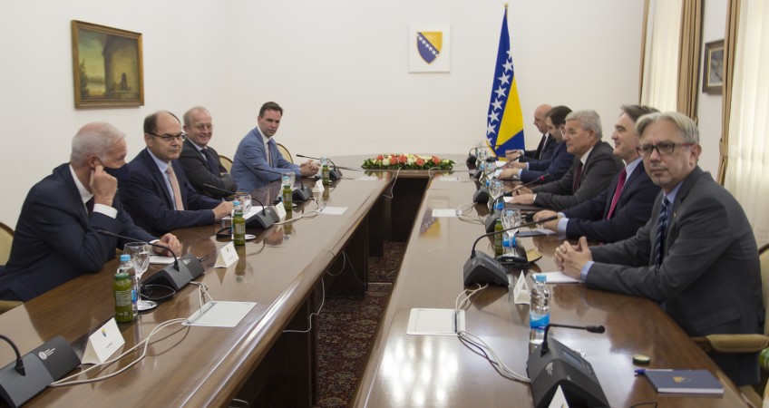 Β -Ε: Ο Schmidt συναντήθηκε με δύο από τα τρία μέλη της Προεδρίας της Β -Ε