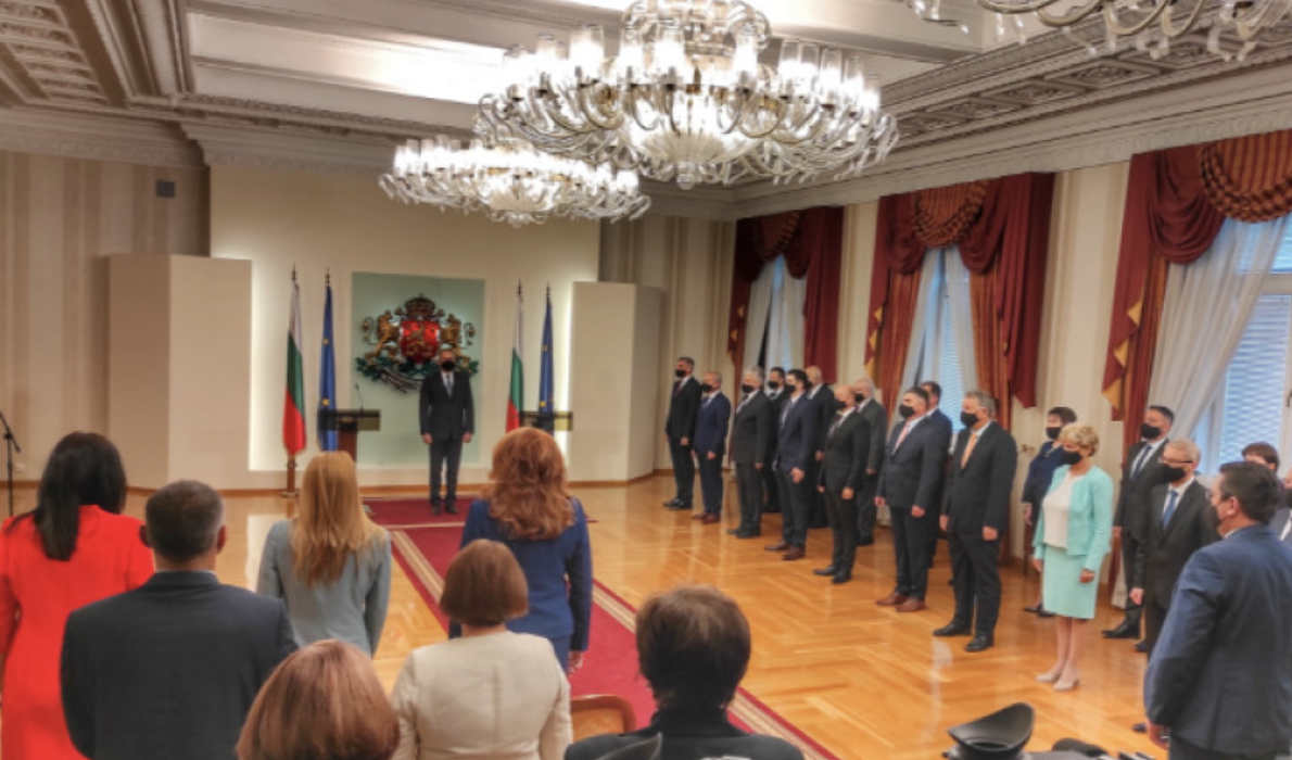 Βουλγαρία: Παρουσιάστηκε η νέα υπηρεσιακή κυβέρνηση που θα πραγματοποιήσει τις πρόωρες εκλογές στις 14 Νοεμβρίου