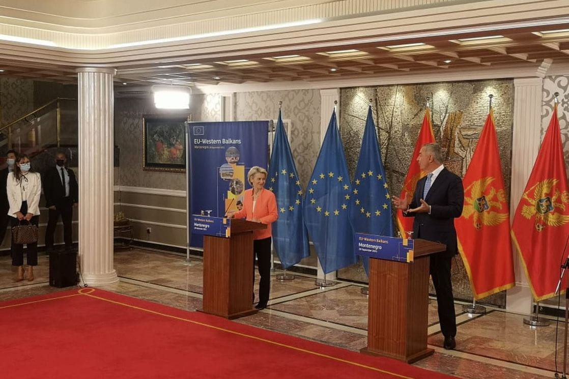 Von der Leyen από το Μαυροβούνιο: Απαιτείται διάλογος