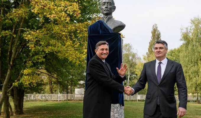 Ο πρόεδρος της Σλοβενίας Pahor και ο πρόεδρος της Κροατίας Milanović αποκάλυψαν μνημείο του Ljudevit Gaj στη Λιουμπλιάνα