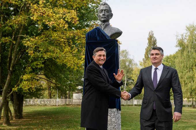 Ο πρόεδρος της Σλοβενίας Pahor και ο πρόεδρος της Κροατίας Milanović αποκάλυψαν μνημείο του Ljudevit Gaj στη Λιουμπλιάνα