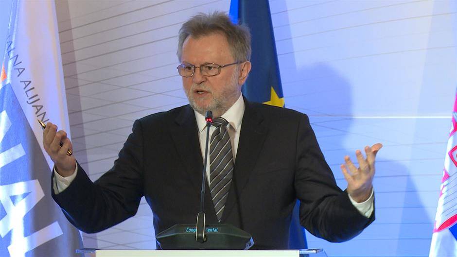 Srbija bi mogla da dostigne standarde EU „za 185 godina“, kaže bivši ministar