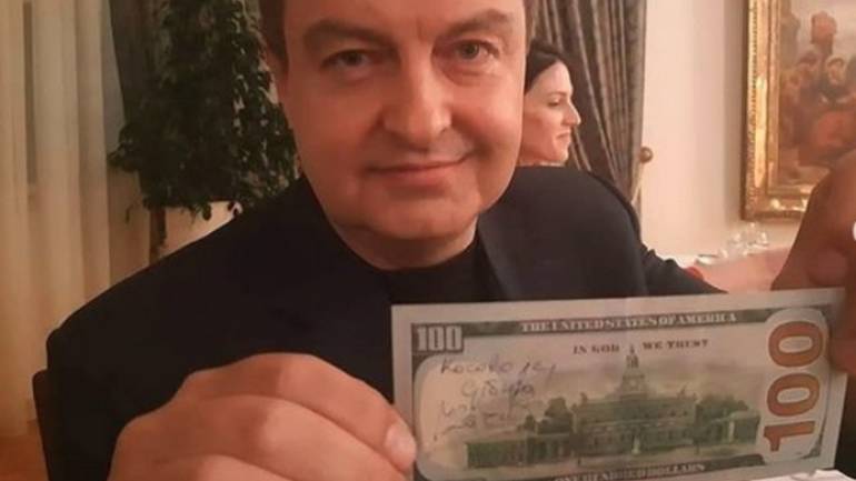 Američka ambasada osudila Dačića zbog uništavanja dolara