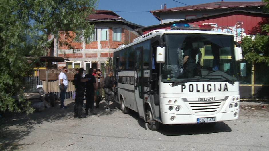 Četiri policajca povređena u incidentu s migrantima