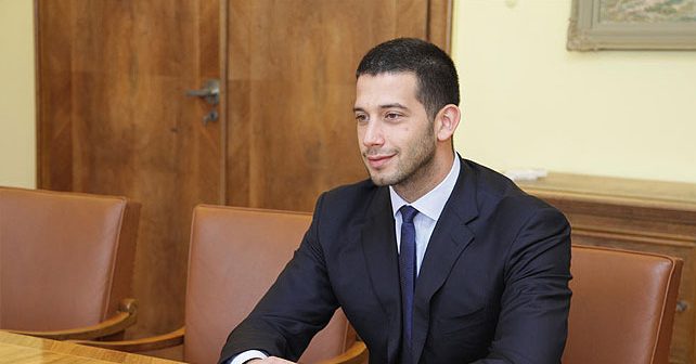 Većina mladih u Srbiji želi „jakog vođu“