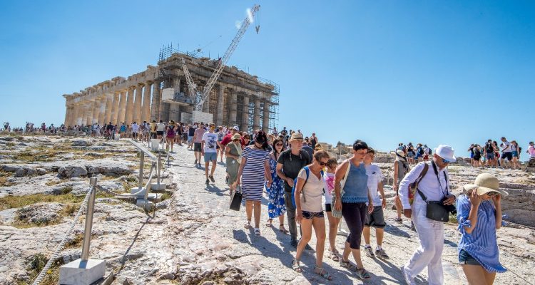 Grčku za osam meseci ove godine posetilo 21.8 miliona turista