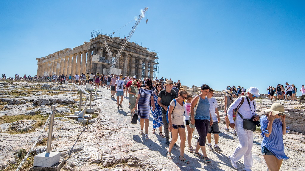 Grčku za osam meseci ove godine posetilo 21.8 miliona turista
