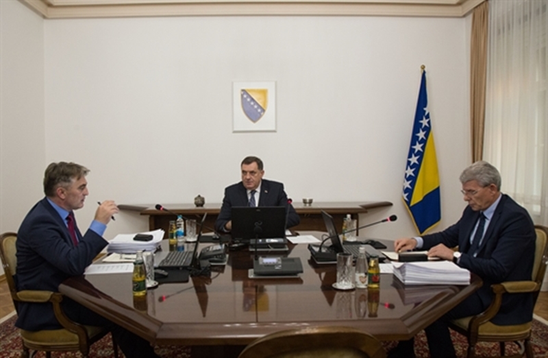 BiH: Medijska svađa tri člana Predsedništva BiH oko pitanja imigranata