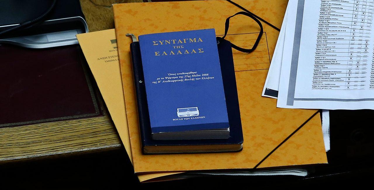 Izbor predsednika Republike i odgovornost ministara uzrokuju porast tenzija neposredno pre ustavne revizije
