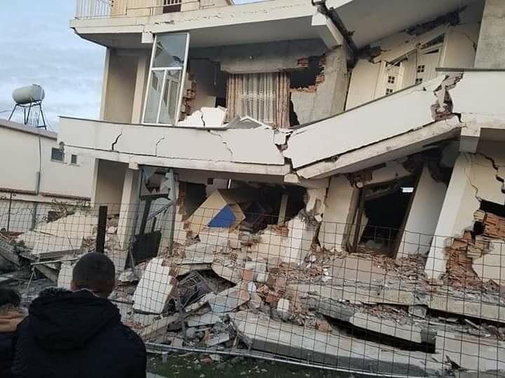 Raste broj žrtava u Albaniji, pomoć stiže iz regiona