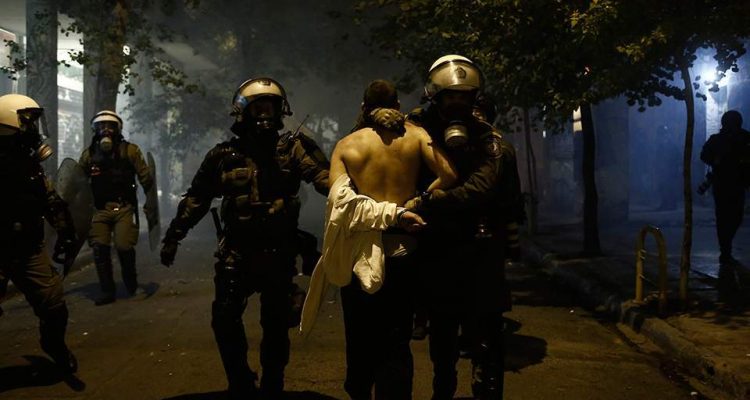 Manjkavosti spoljne politike su nadomeštene “viškom” policijskog nasilja