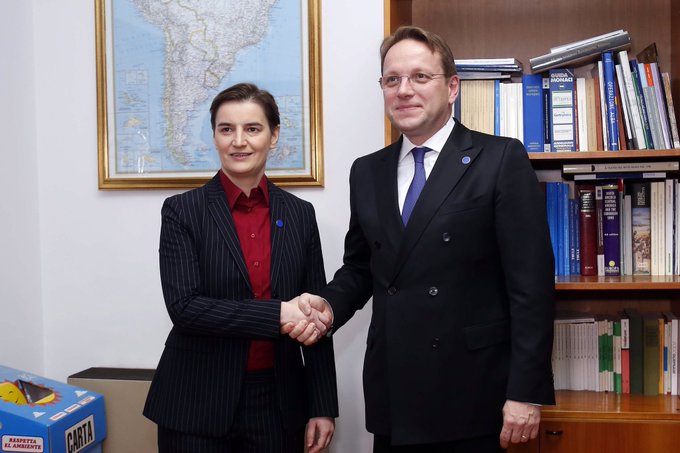 Srbija: Brnabić i Varhelyi razgovarali o šansama za početak pristupnih pregovora