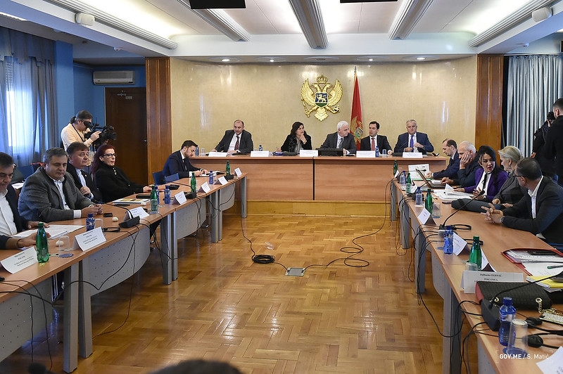 Parlamentarna komisija podržala sporni zakon