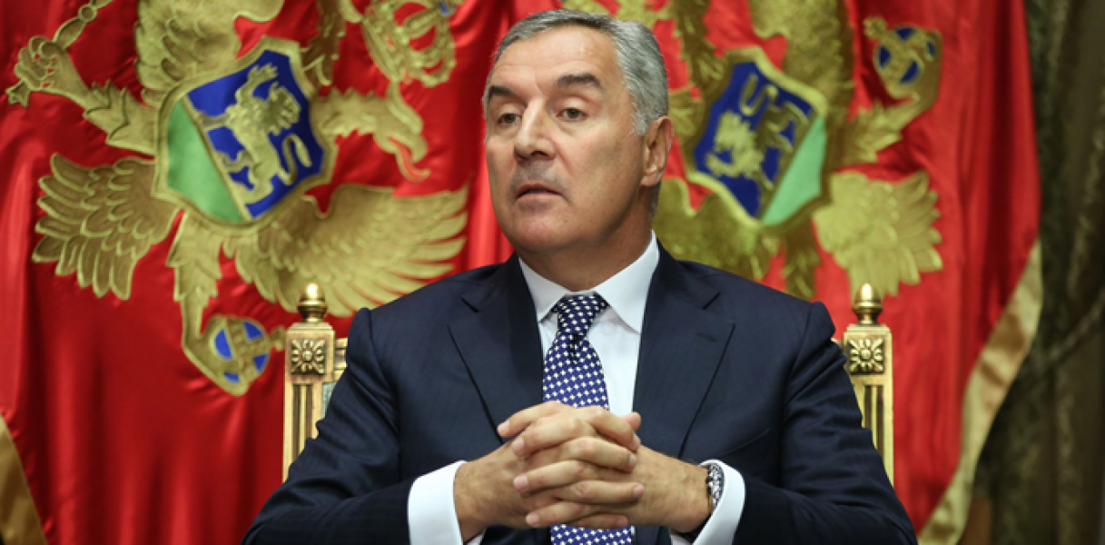 Đukanović: „Srbija neverovatno uporno radi na svoju štetu“