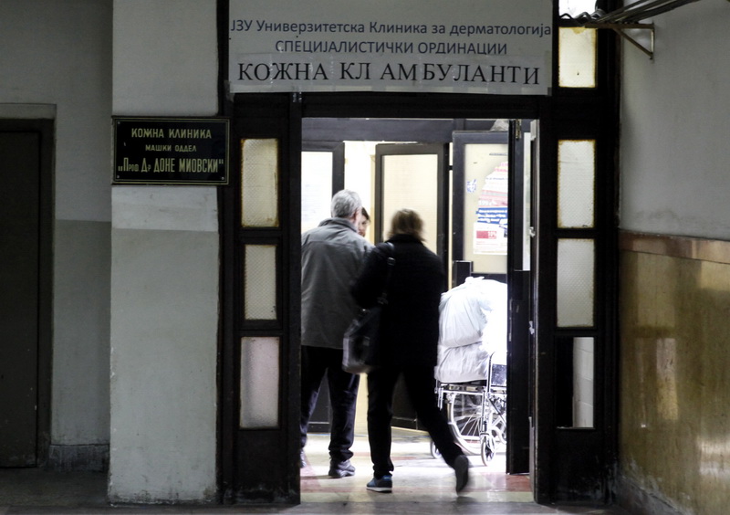Severna Makedonija: 64 lekara i 24 pacijenta smešteni u karantin