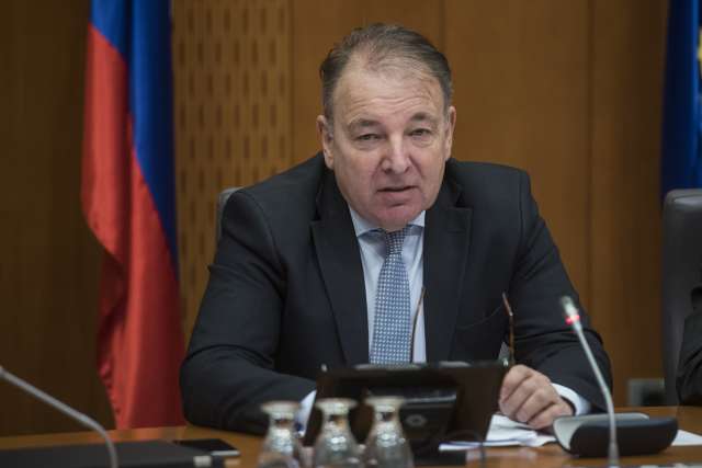 Vlada Slovenije: Novi zakon za olakšavanje ekonomske situacije